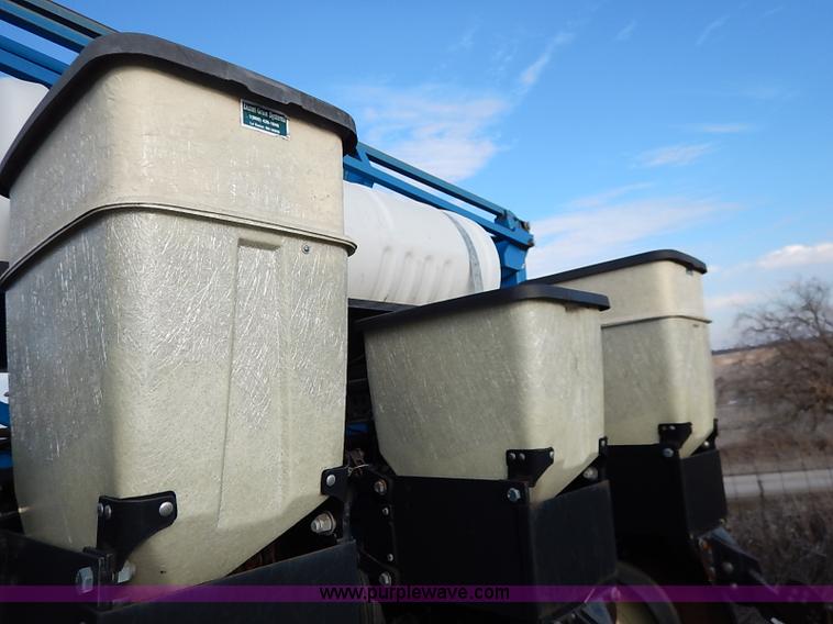 image for item I5085 1999 Kinze 2600 interplant planter