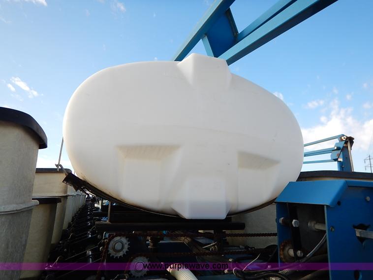 image for item I5085 1999 Kinze 2600 interplant planter