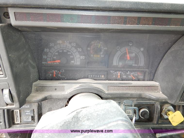 image for item I5092 2001 Chevrolet C7500 feed truck