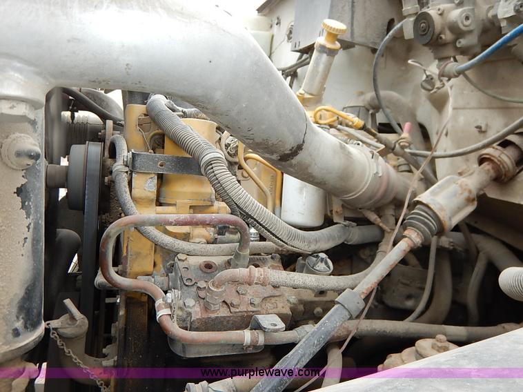 image for item I5092 2001 Chevrolet C7500 feed truck