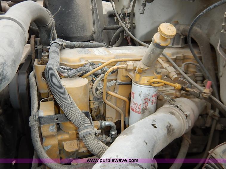 image for item I5092 2001 Chevrolet C7500 feed truck