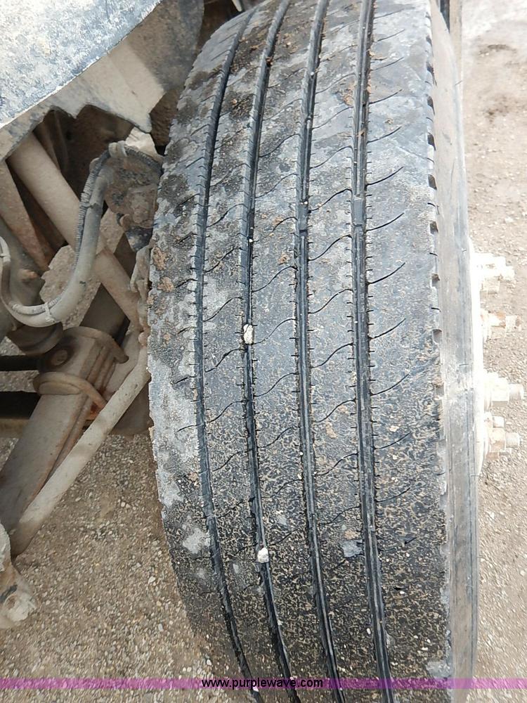 image for item I5092 2001 Chevrolet C7500 feed truck