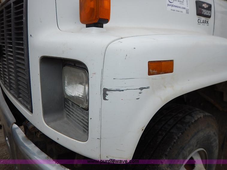 image for item I5092 2001 Chevrolet C7500 feed truck