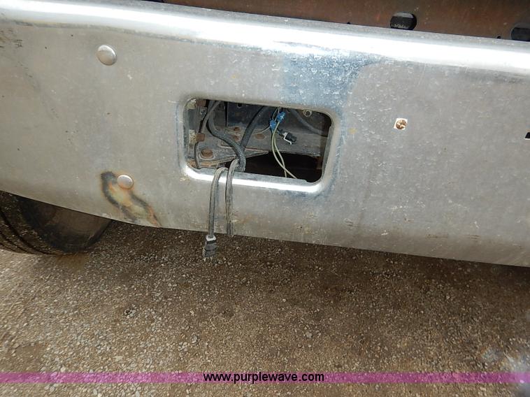 image for item I5092 2001 Chevrolet C7500 feed truck