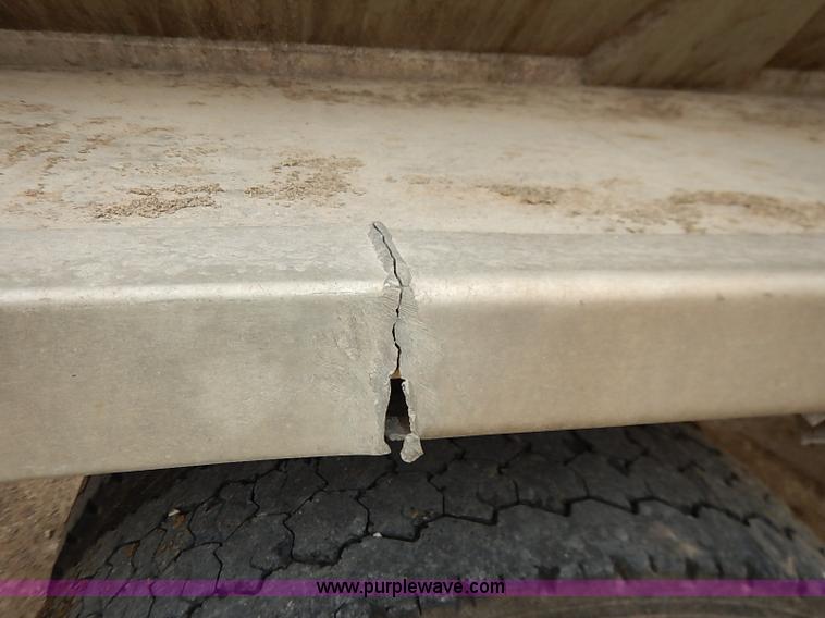 image for item I5092 2001 Chevrolet C7500 feed truck