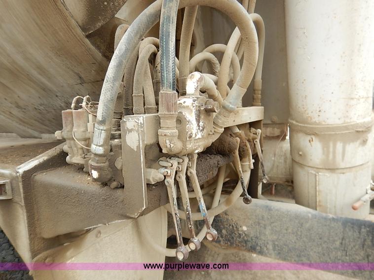 image for item I5092 2001 Chevrolet C7500 feed truck