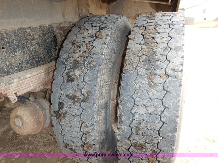 image for item I5092 2001 Chevrolet C7500 feed truck