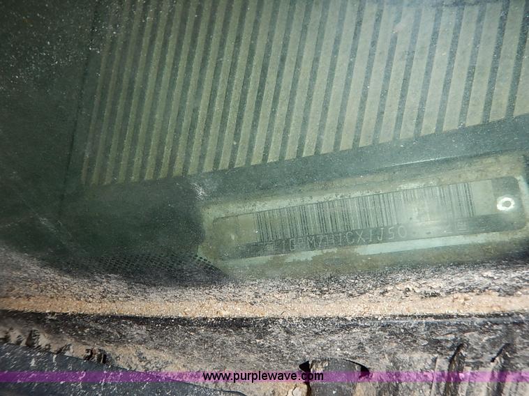 image for item I5092 2001 Chevrolet C7500 feed truck