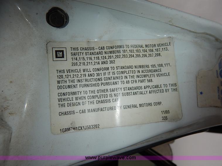 image for item I5092 2001 Chevrolet C7500 feed truck