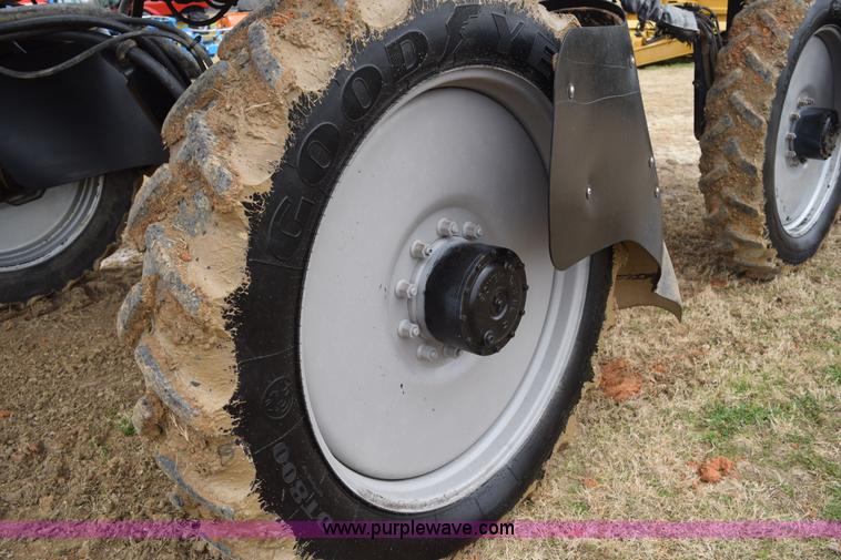 image for item I8534 2005 Case IH SPX3185 self-propelled sprayer