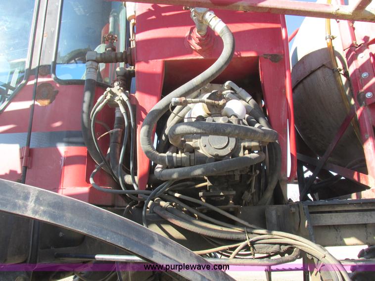 image for item I8752 2000 Case IH SPX3185 self-propelled sprayer