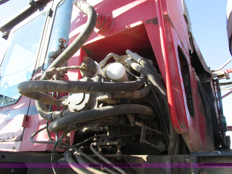 image for item I8752 2000 Case IH SPX3185 self-propelled sprayer