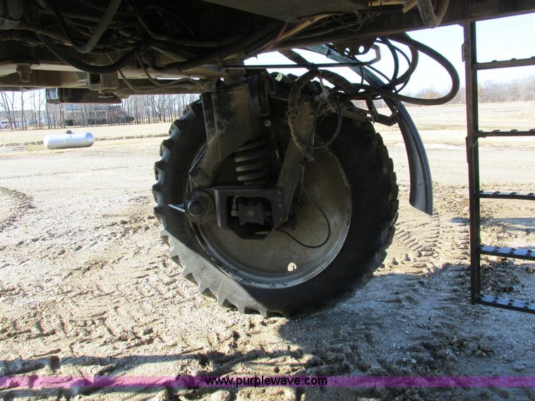 image for item I8752 2000 Case IH SPX3185 self-propelled sprayer