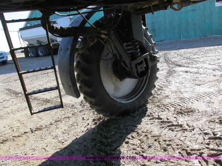 image for item I8752 2000 Case IH SPX3185 self-propelled sprayer