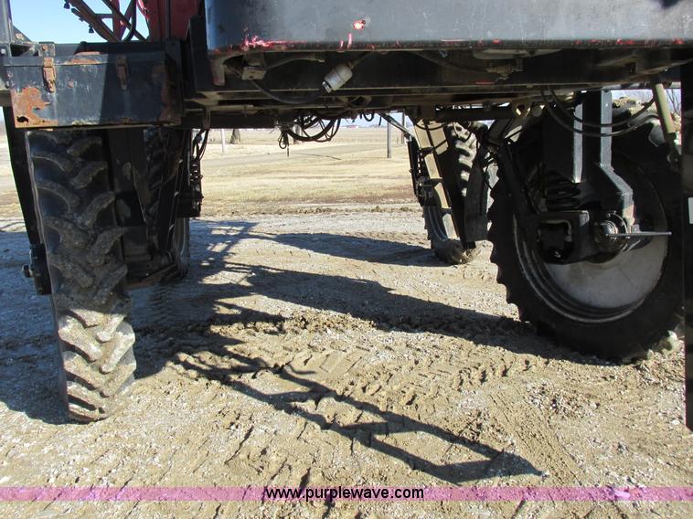 image for item I8752 2000 Case IH SPX3185 self-propelled sprayer