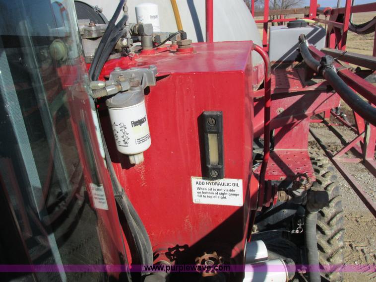 image for item I8752 2000 Case IH SPX3185 self-propelled sprayer