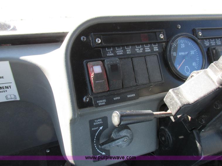 image for item I8752 2000 Case IH SPX3185 self-propelled sprayer