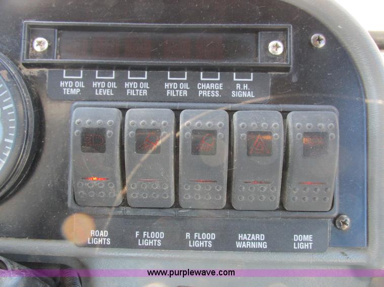 image for item I8752 2000 Case IH SPX3185 self-propelled sprayer