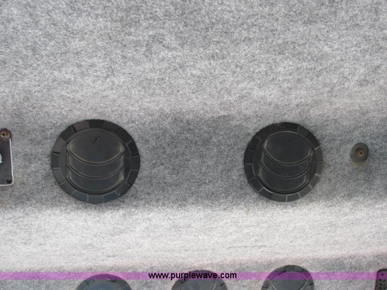 image for item I8752 2000 Case IH SPX3185 self-propelled sprayer