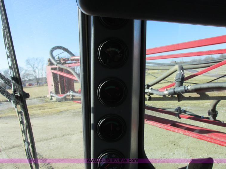 image for item I8752 2000 Case IH SPX3185 self-propelled sprayer