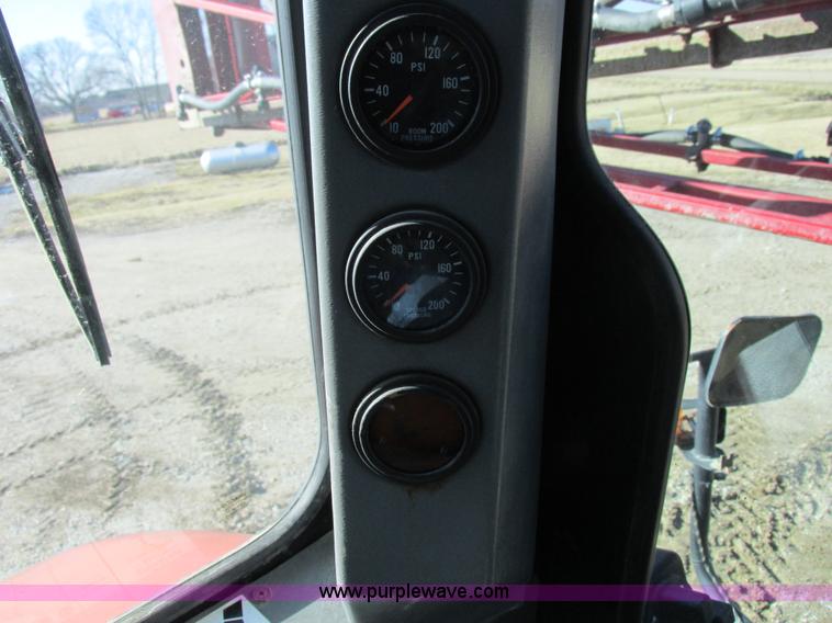 image for item I8752 2000 Case IH SPX3185 self-propelled sprayer