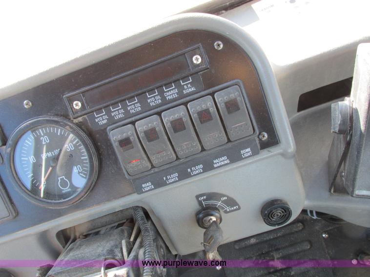 image for item I8752 2000 Case IH SPX3185 self-propelled sprayer