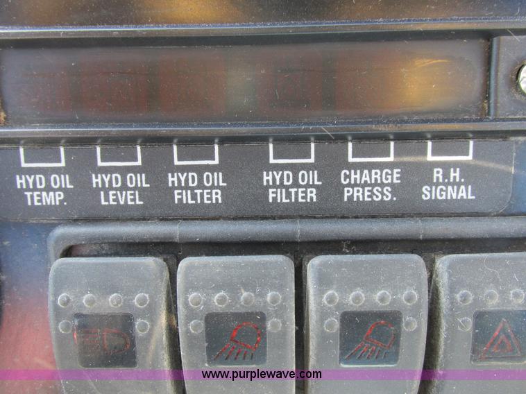 image for item I8752 2000 Case IH SPX3185 self-propelled sprayer