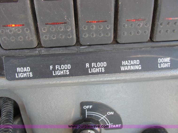 image for item I8752 2000 Case IH SPX3185 self-propelled sprayer