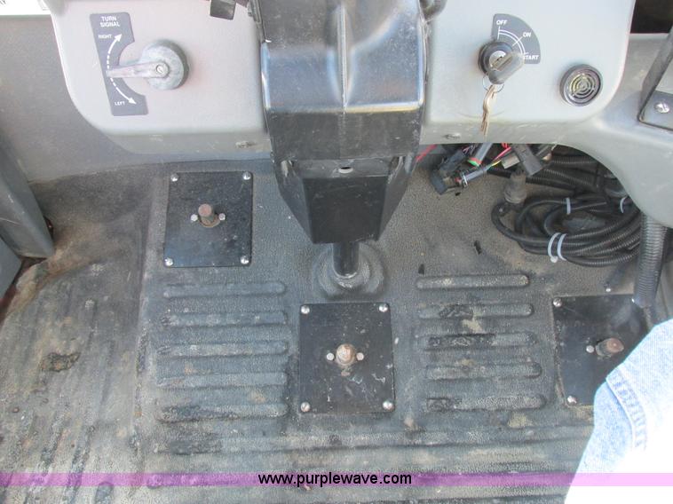 image for item I8752 2000 Case IH SPX3185 self-propelled sprayer