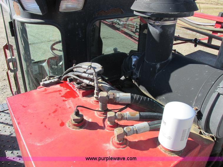 image for item I8752 2000 Case IH SPX3185 self-propelled sprayer