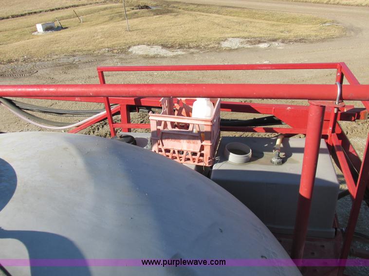 image for item I8752 2000 Case IH SPX3185 self-propelled sprayer