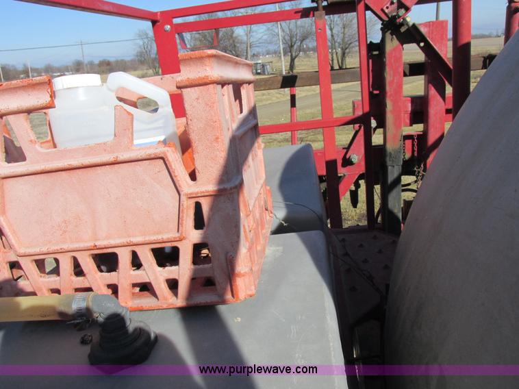 image for item I8752 2000 Case IH SPX3185 self-propelled sprayer