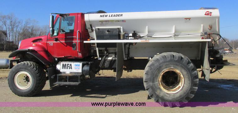 image for item I8753 2006 International 7400 fertilizer truck