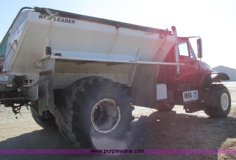 image for item I8753 2006 International 7400 fertilizer truck