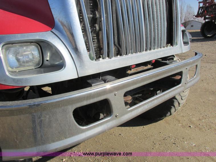 image for item I8753 2006 International 7400 fertilizer truck