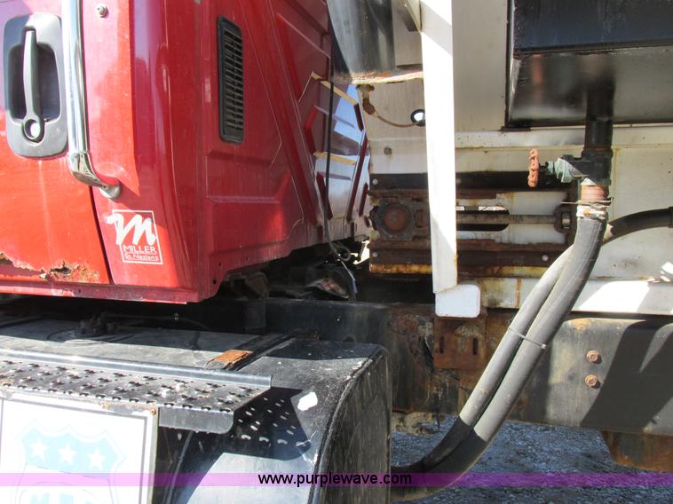 image for item I8753 2006 International 7400 fertilizer truck