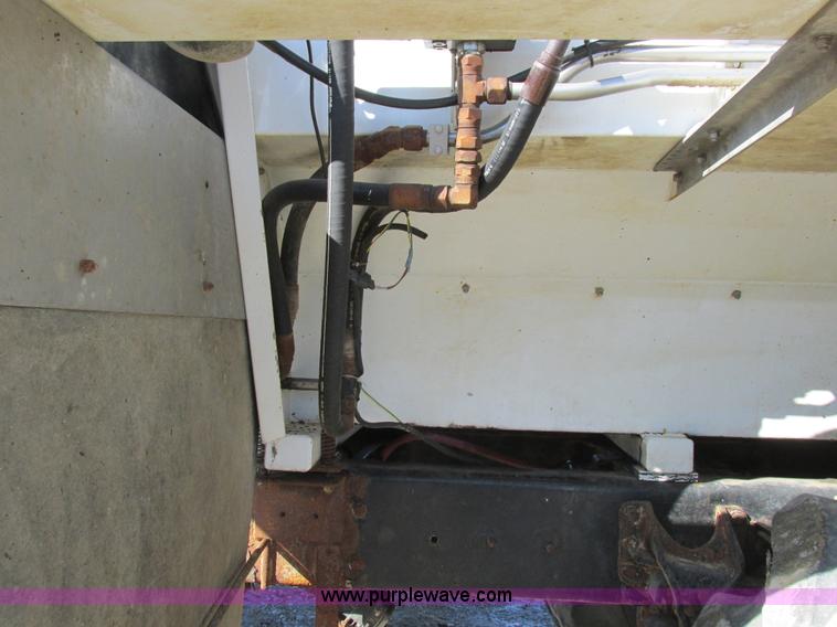 image for item I8753 2006 International 7400 fertilizer truck