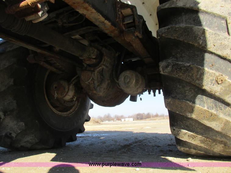 image for item I8753 2006 International 7400 fertilizer truck