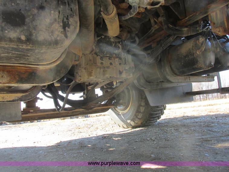 image for item I8753 2006 International 7400 fertilizer truck