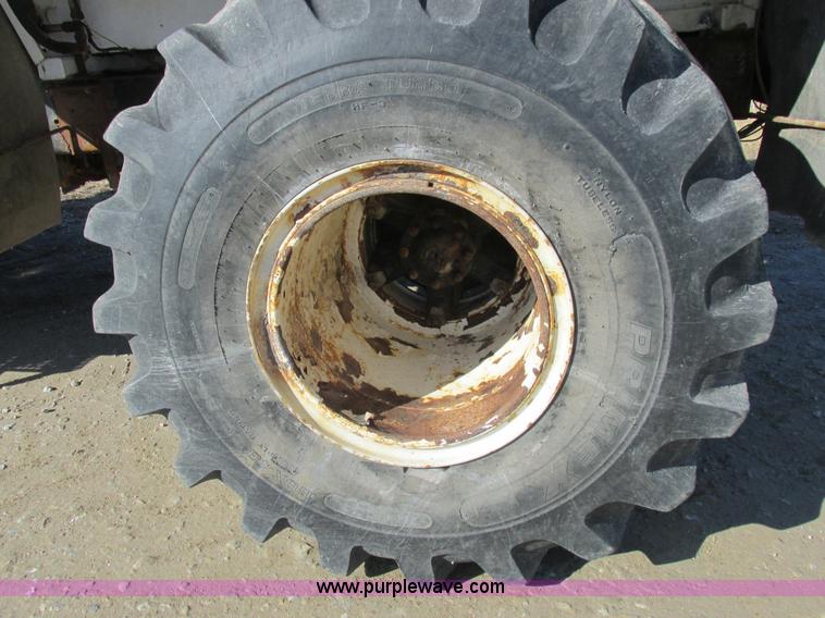 image for item I8753 2006 International 7400 fertilizer truck