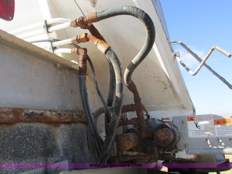 image for item I8753 2006 International 7400 fertilizer truck