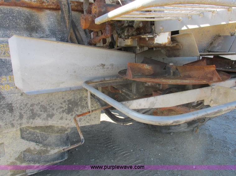 image for item I8753 2006 International 7400 fertilizer truck