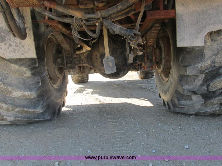 image for item I8753 2006 International 7400 fertilizer truck