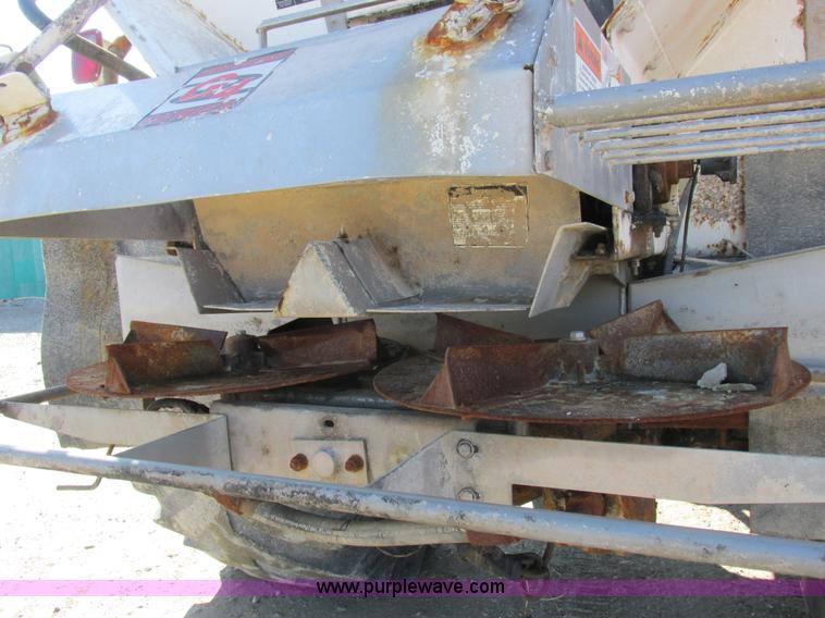 image for item I8753 2006 International 7400 fertilizer truck