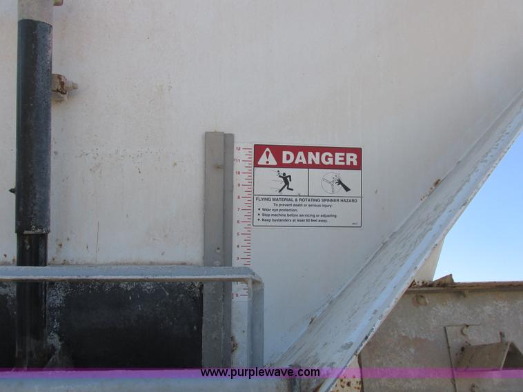 image for item I8753 2006 International 7400 fertilizer truck