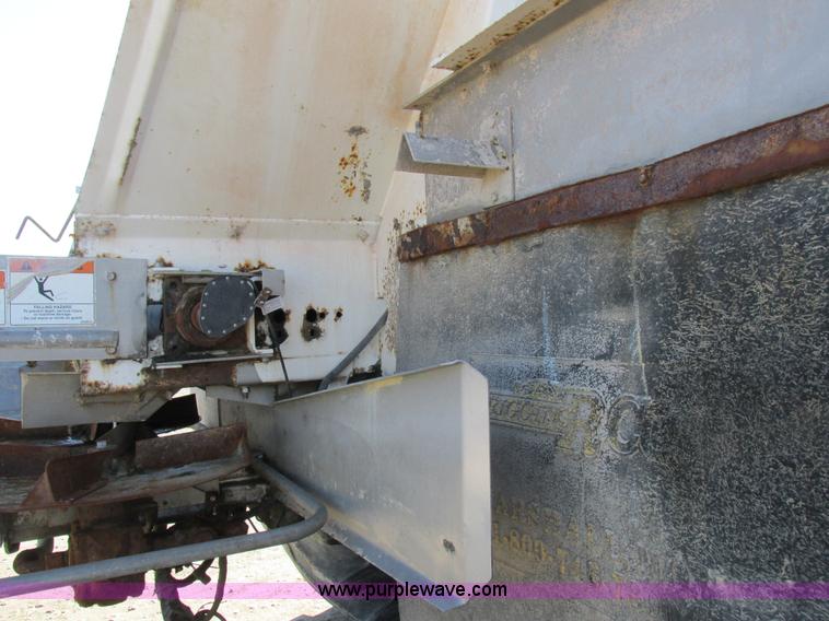 image for item I8753 2006 International 7400 fertilizer truck