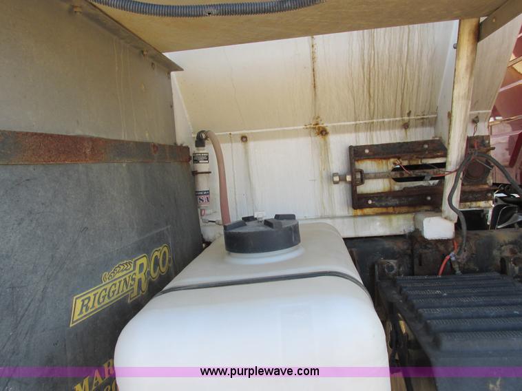 image for item I8753 2006 International 7400 fertilizer truck