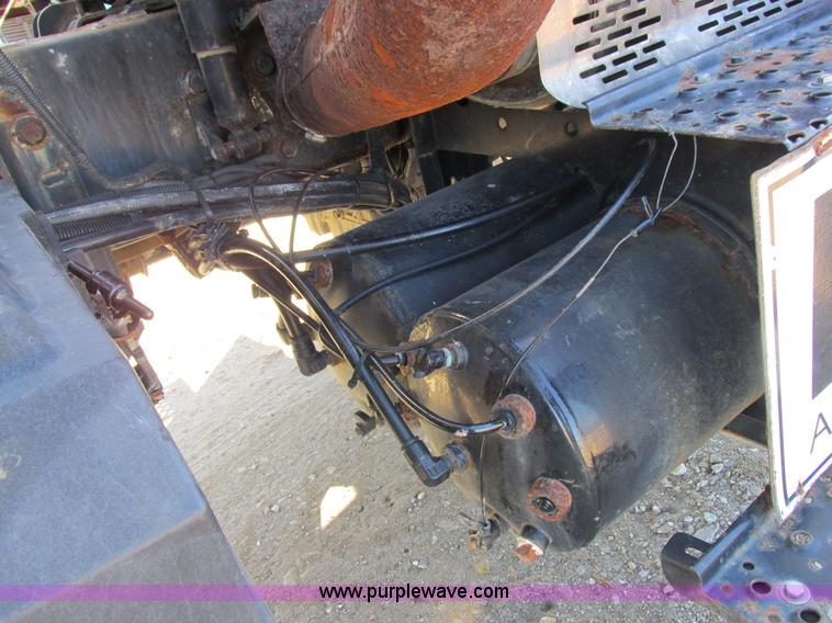 image for item I8753 2006 International 7400 fertilizer truck