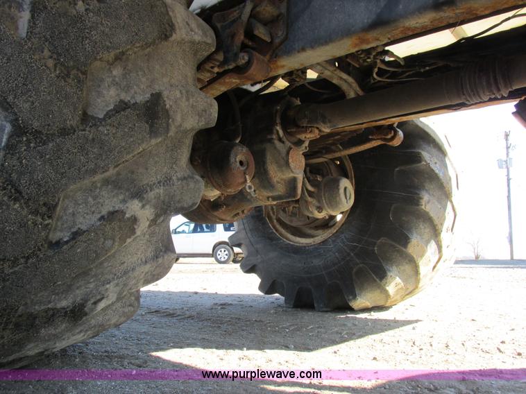 image for item I8753 2006 International 7400 fertilizer truck