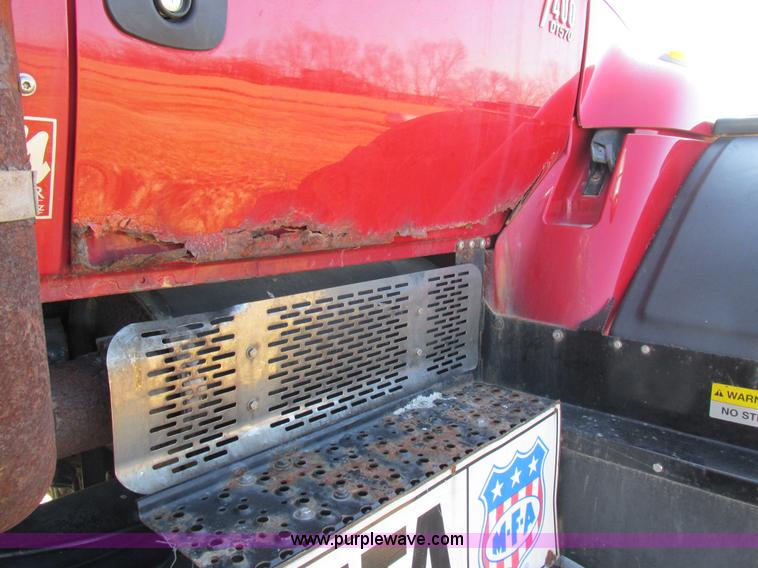 image for item I8753 2006 International 7400 fertilizer truck